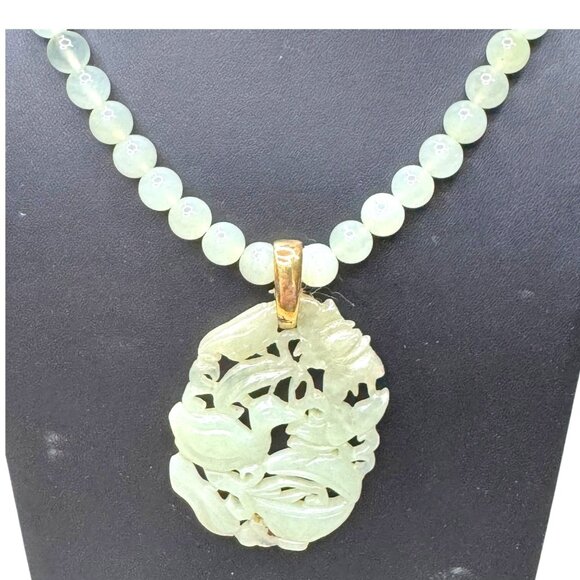 Vintage Carved Green Celadon Jade Pendant Necklace Beaded Strand Gold-Tone 20" - Picture 1 of 9